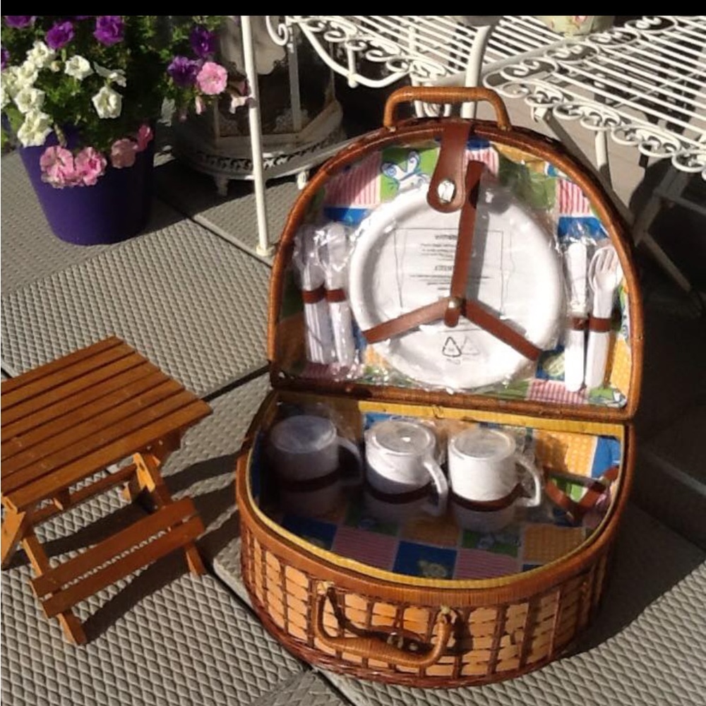 Wicker Picnic Basket Bundle
